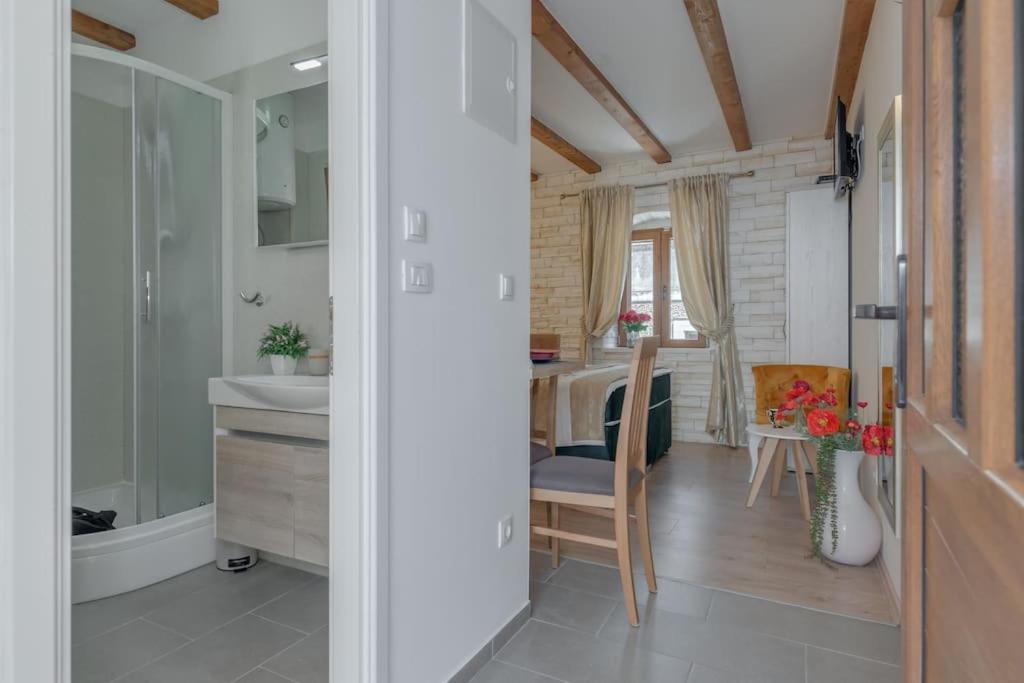 Diva 1,Stylish Old Town Studio Apartment Near Beach Split Exterior photo