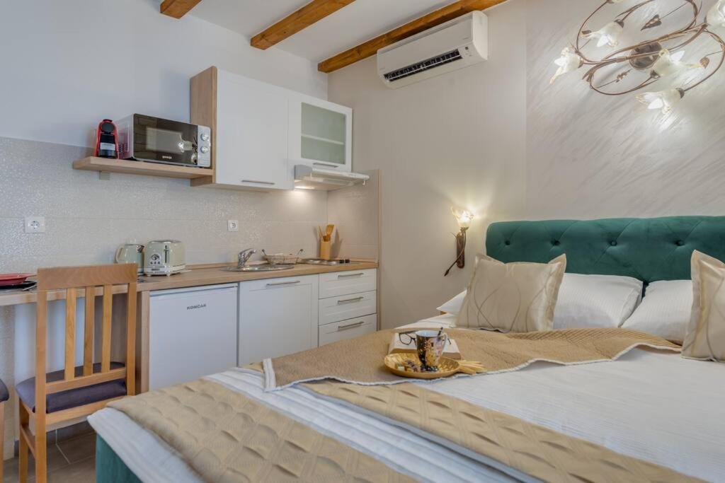 Diva 1,Stylish Old Town Studio Apartment Near Beach Split Exterior photo